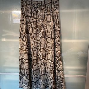 Massimo Dutti snake print skirt size 2/4